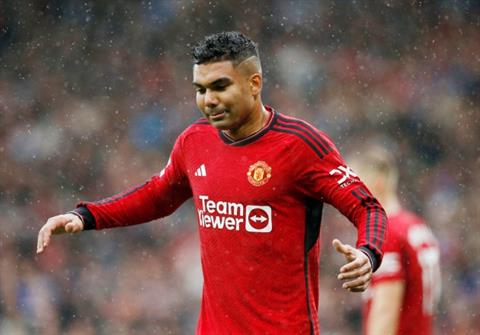 Casemiro sa sút do tập luyện quá nhiều