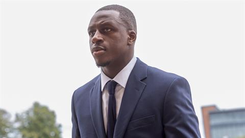 Benjamin Mendy kiện Man City vì không được trả lương