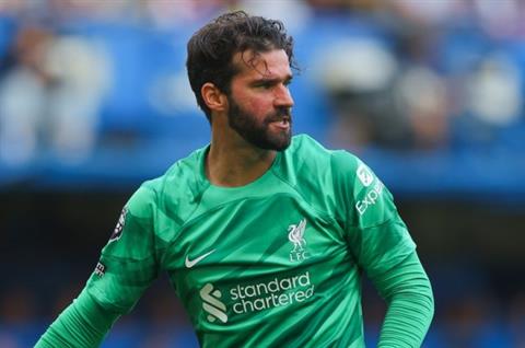 Jamie Carragher cảnh báo thủ môn Alisson