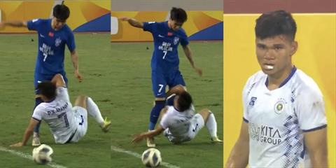 Cầu thủ Trung Quốc trả giá đắt sau hành vi chơi xấu Xuân Mạnh