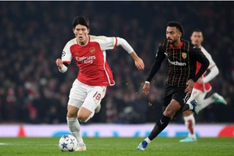 Takehiro Tomiyasu lại dính chấn thương?