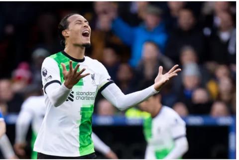 HLV Roy Hodgson chỉ trích Virgil van Dijk