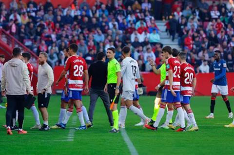 Trận Granada vs Athletic Bilbao bị hoãn do một CĐV qua đời vì ngừng tim