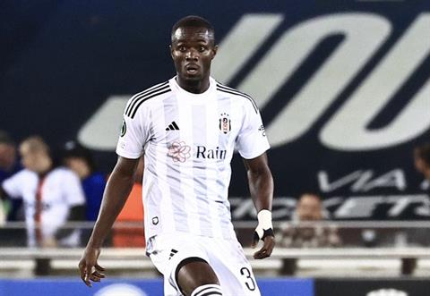CLB Besiktas loại Eric Bailly khỏi đội 1