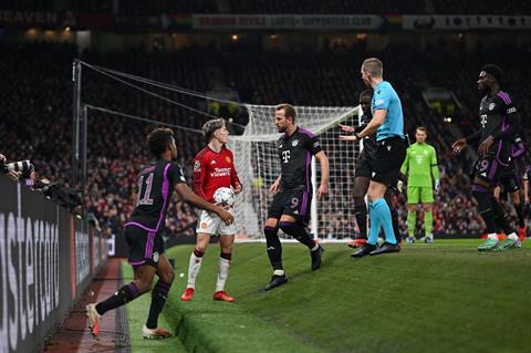 Đẩy Coman vào biển quảng cáo, Garnacho bị chê là côn đồ