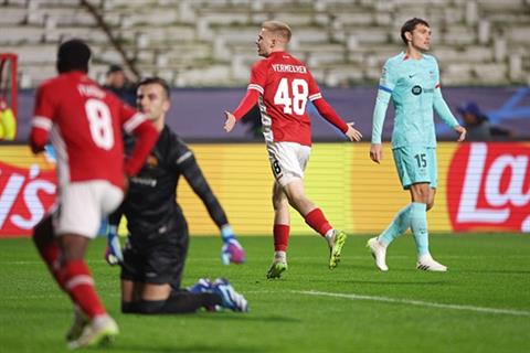 Barca nhận bàn thua sớm nhất ở C1 sau 12 năm