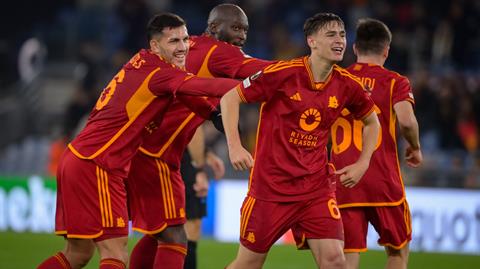 Thắng 3-0, Mourinho đưa sao trẻ Roma lên mây