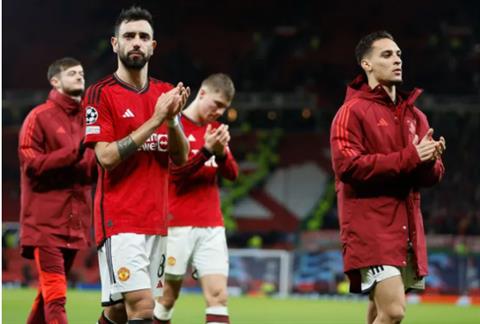 Berbatov: Cầu thủ MU phải thấy xấu hổ với thành tích vừa qua