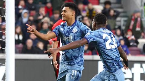 Aston Villa lần đầu tiên làm được điều này trong lịch sử CLB?