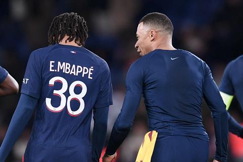 Em trai của Kylian Mbappe ra mắt PSG ở tuổi 16