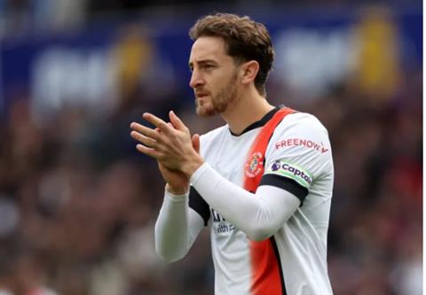 Đội trưởng bị ngừng tim của Luton Town xuất viện