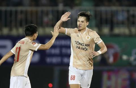 Bùi Hoàng Việt Anh ghi siêu phẩm cho CLB Công an Hà Nội tại vòng 10 V-League
