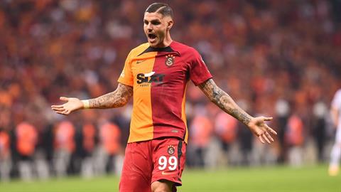 Icardi tím mắt sau trận đấu giữa Fenerbahce vs Galatasaray