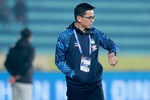 Bầu Đức quyết tương lai HLV Kiatisuk, HAGL có thuyền trưởng mới