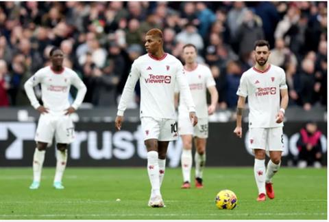 Carragher: MU bây giờ là một đội bóng tầm trung nhàm chán