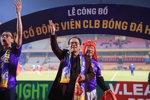 CLB Hà Nội công bố cầu thủ thứ 12, Chủ tịch là NSND Trần Nhượng