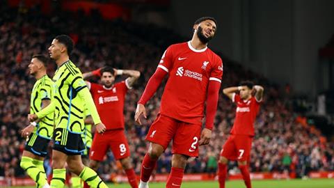 Gary Neville: “Arsenal hạnh phúc với 1 điểm có được ở Anfield” 