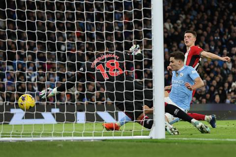 Pep nhắc đến Arsenal sau trận thắng Sheffield United