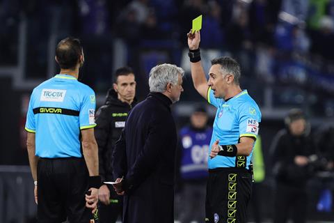 Điểm tin sáng 8/1: Mourinho lại nhận thẻ đỏ, vắng mặt ở trận gặp Milan