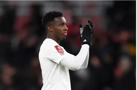 Vì sao Eddie Nketiah phải ngồi dự bị trước Liverpool?