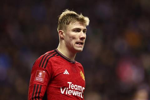 Roy Keane nổi điên với Rasmus Hojlund