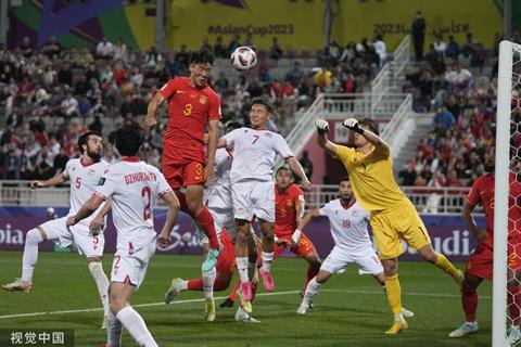 Bị tước bàn thắng, truyền thông Trung Quốc chỉ trích thậm tệ trọng tài ở Asian Cup