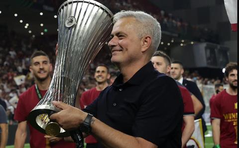 Động thái đầu tiên của Mourinho sau khi bị Roma sa thải