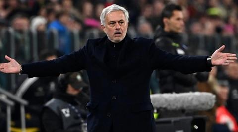 Jose Mourinho chê giới chủ AS Roma thiếu hiểu biết về bóng đá