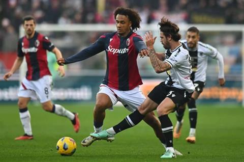 Xác nhận: MU hỏi mua tiền đạo của Bologna