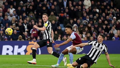 Ollie Watkins đi vào lịch sử trong ngày Aston Villa thua trận