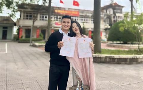 Quang Hải flex bản hợp đồng chất lượng ngay trước Tết Nguyên Đán