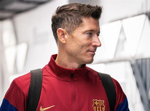 Lewandowski nhận lời đề nghị với mức lương 100 triệu Euro