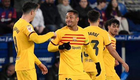 Barcelona chuẩn bị tự sản xuất áo đấu