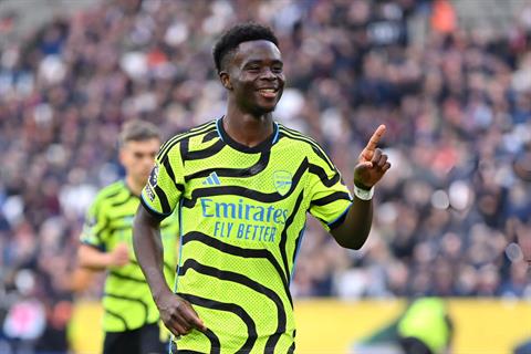 Bukayo Saka tạo cột mốc đáng nhớ trong ngày Arsenal 'hủy diệt' West Ham