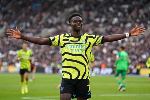 Bukayo Saka: Chúng tôi ngửi thấy mùi máu và quyết định đi săn