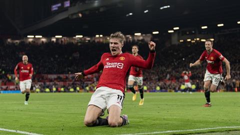 Peter Schmeichel đưa Rasmus Hojlund lên mây