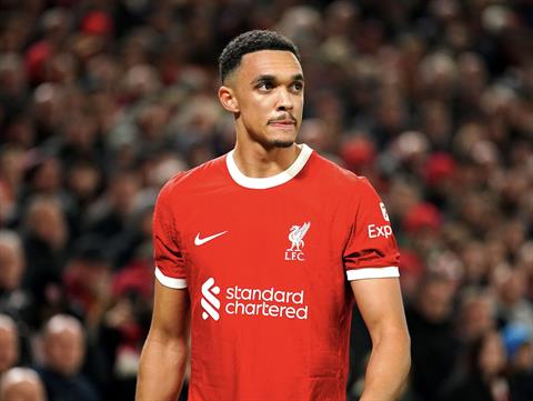 Alexander-Arnold báo tin không vui cho Liverpool