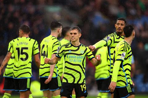 Arsenal lập kỷ lục sau trận hủy diệt Burnley