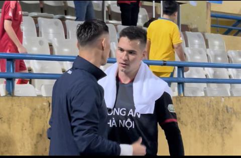 Nguyễn Filip và Patrik Lê Giang thắm thiết sau trận thắng của CAHN