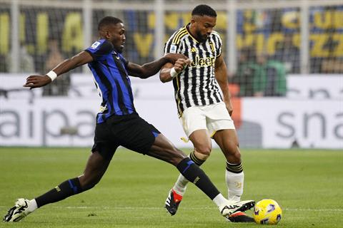 MU chưa từ bỏ tham vọng sở hữu trung vệ của Juventus