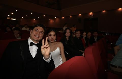 Thủ môn Đặng Văn Lâm sắp làm đám cưới với bạn gái hơn tuổi