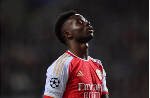 Bukayo Saka bị chỉ trích sau thất bại trước Porto