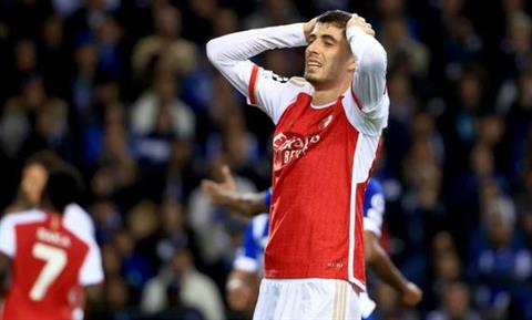 Rio Ferdinand giải thích lý do Arsenal để thua Porto