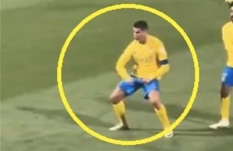 Ronaldo bị kiện sau màn ăn mừng vô đạo đức