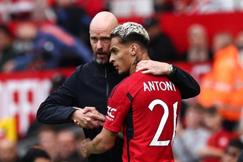 Erik ten Hag không phải lí do khiến MU mua đắt cầu thủ