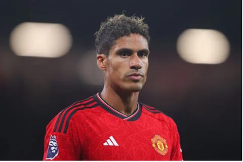 MU đón tin dữ từ chấn thương của Raphael Varane