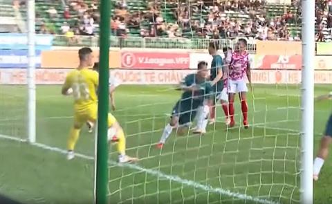 Minh Vương kiến tạo, Dụng Quang Nho chọc thủng lưới CLB TP.HCM