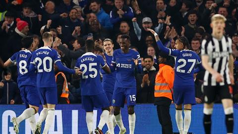 Hạ Newcastle, Chelsea bất bại trên sân nhà từ năm 2001