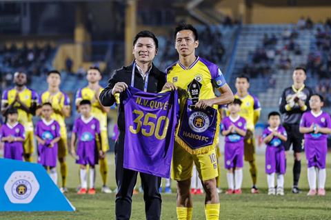 Văn Quyết chạm cột mốc mới trong màu áo Hà Nội FC