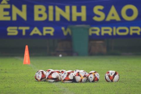 ĐT Việt Nam làm quen với bóng mới trước trận gặp Indonesia